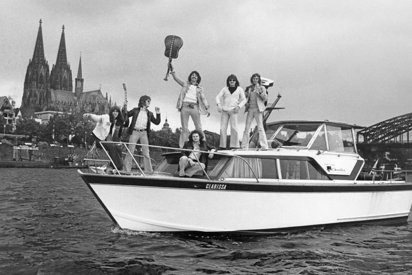 Die Bläck Fööss gehören zu Köln wie der Dom im Hintergrund.