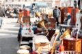 flohmarktstand mit grammophon