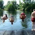 https://mkb.eeh-webseiten.de/wp-content/uploads/2024/06/Kopfsprung-in-den-See.jpg
